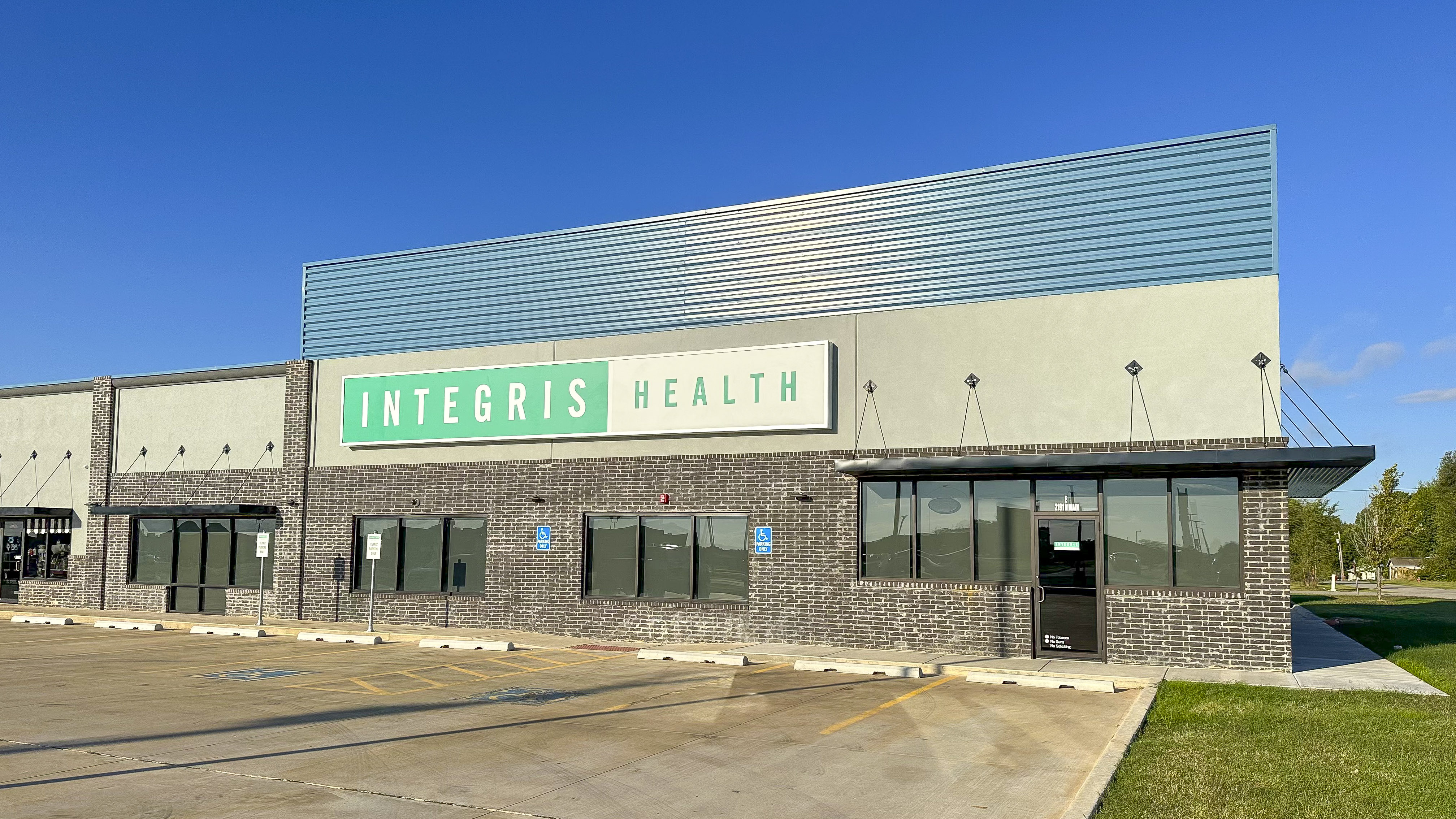 Front of INTEGRIS Health Medical Group Newcastle