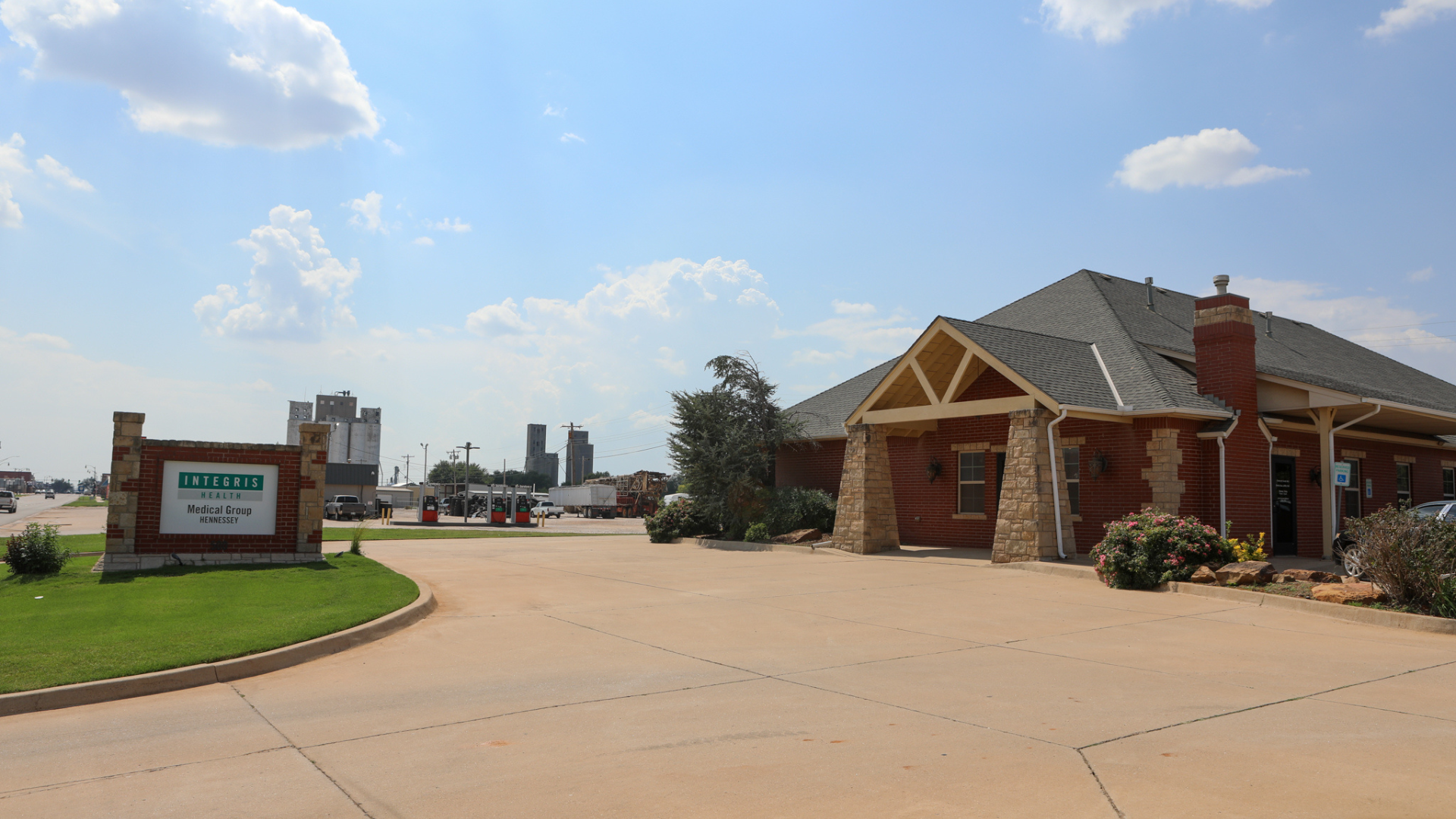 Exterior photo of INTEGRIS Health IMG Hennessey