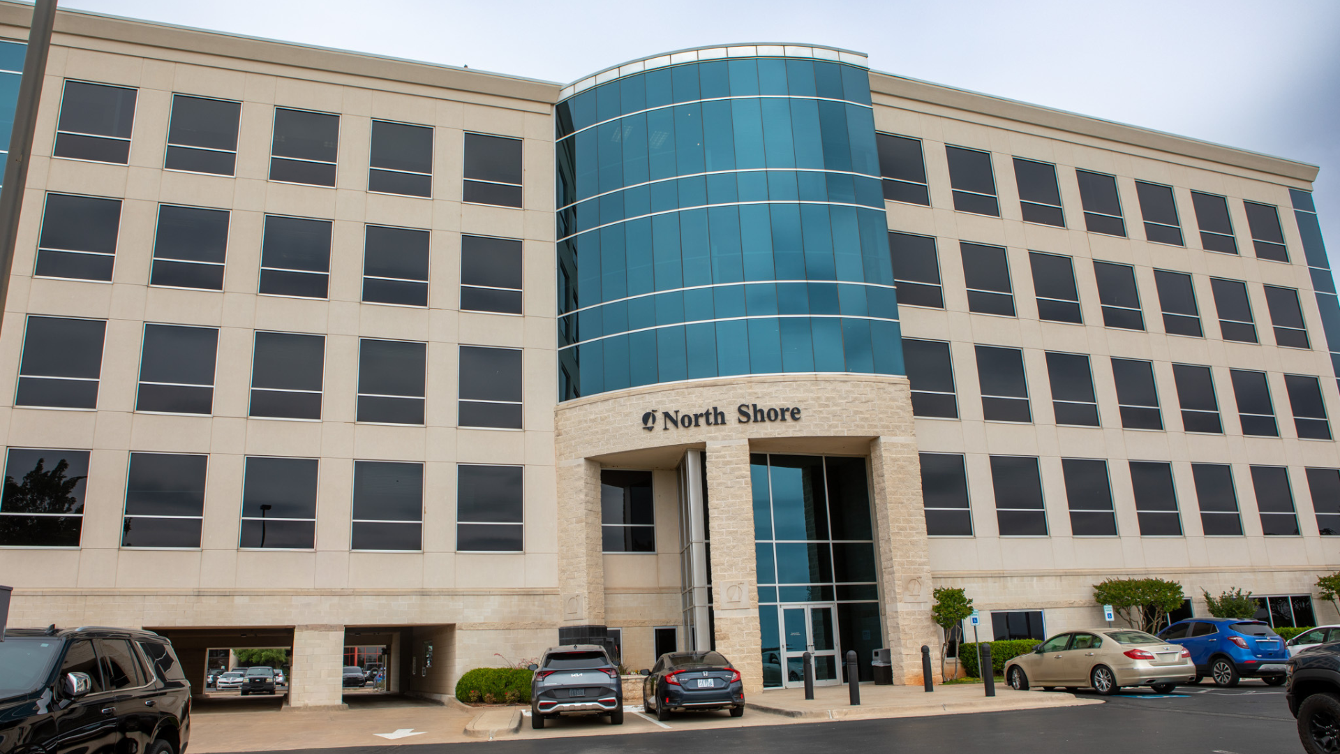 Exterior photo of INTEGRIS Health High Risk Genetic Clinic and Lakeside Radiology Services
