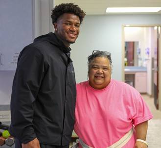 2025 Paycom Jim Thorpe Award Winner Caleb Downs Visits INTEGRIS Health Jim Thorpe Rehabilitation