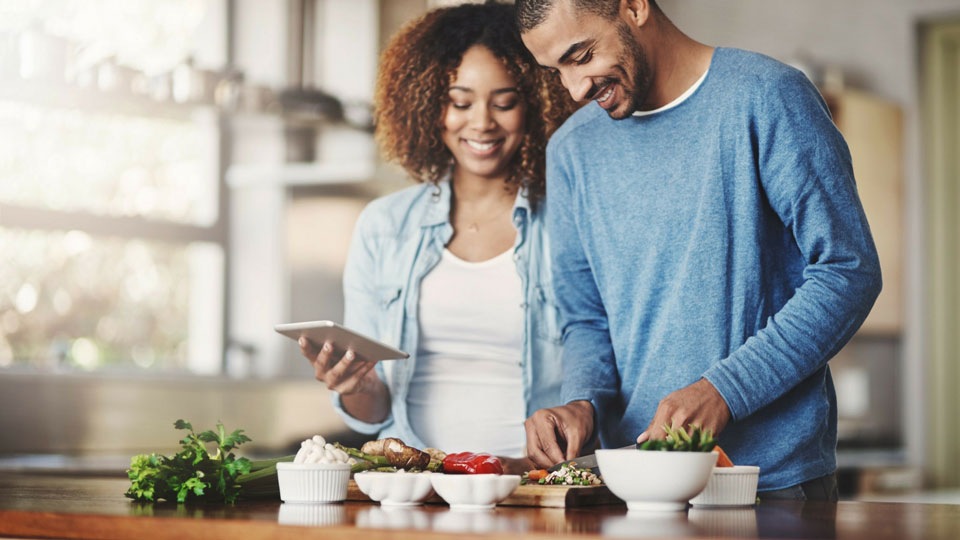 couple making healthy dinner together