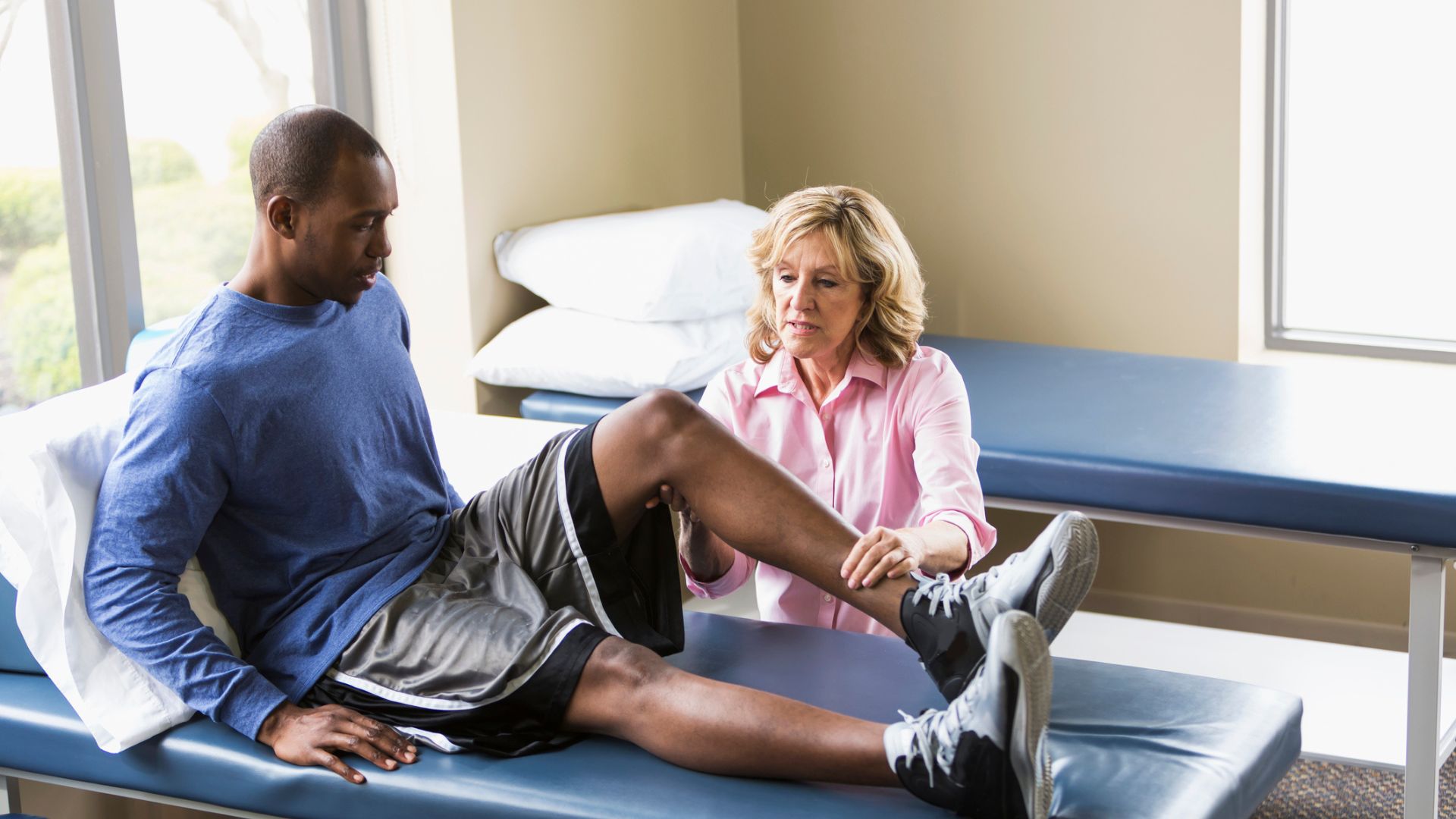 How Physical Therapy Improves Outcomes After Surgery