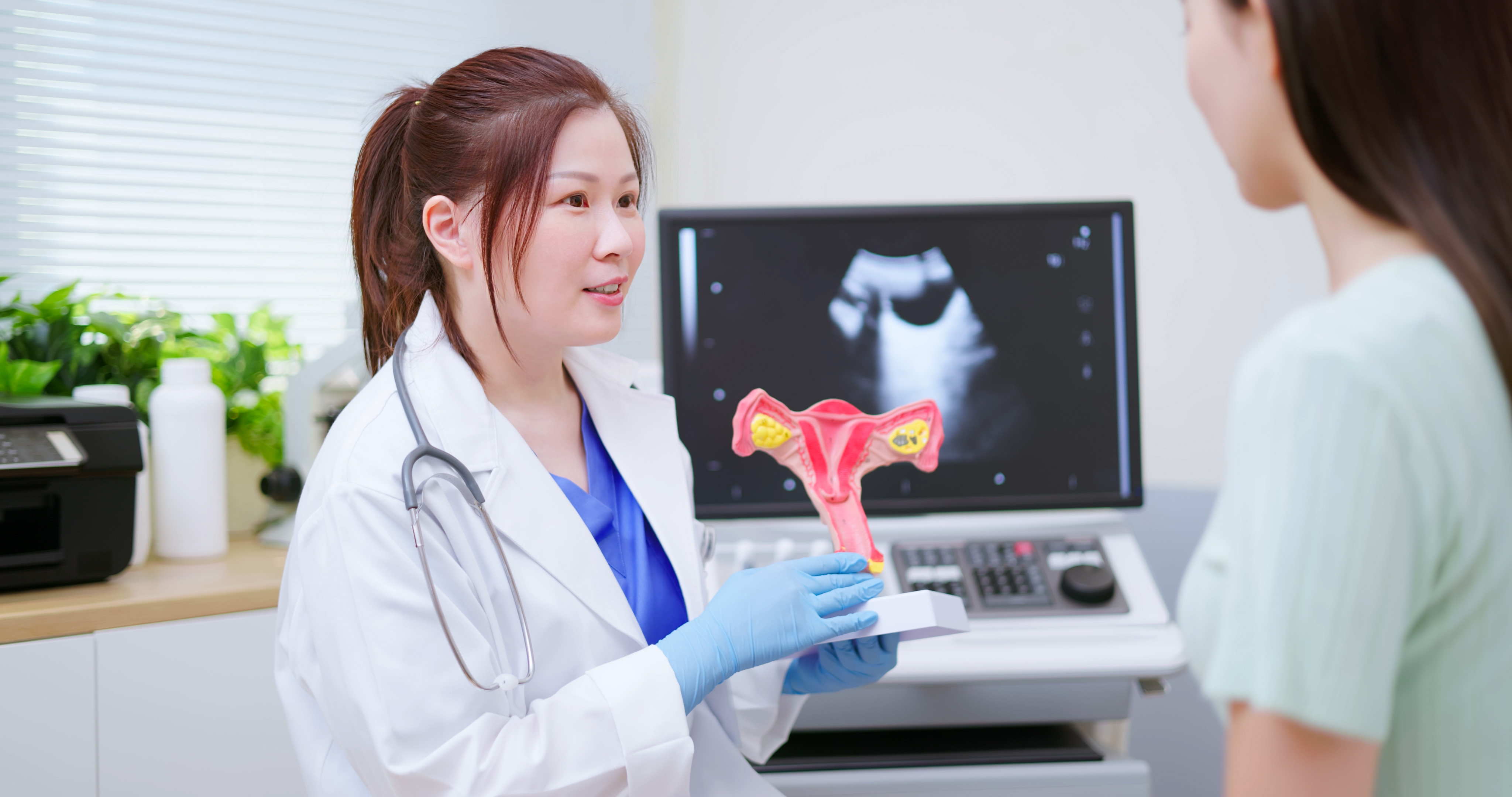 A doctor discusses ovarian cancer with a patient