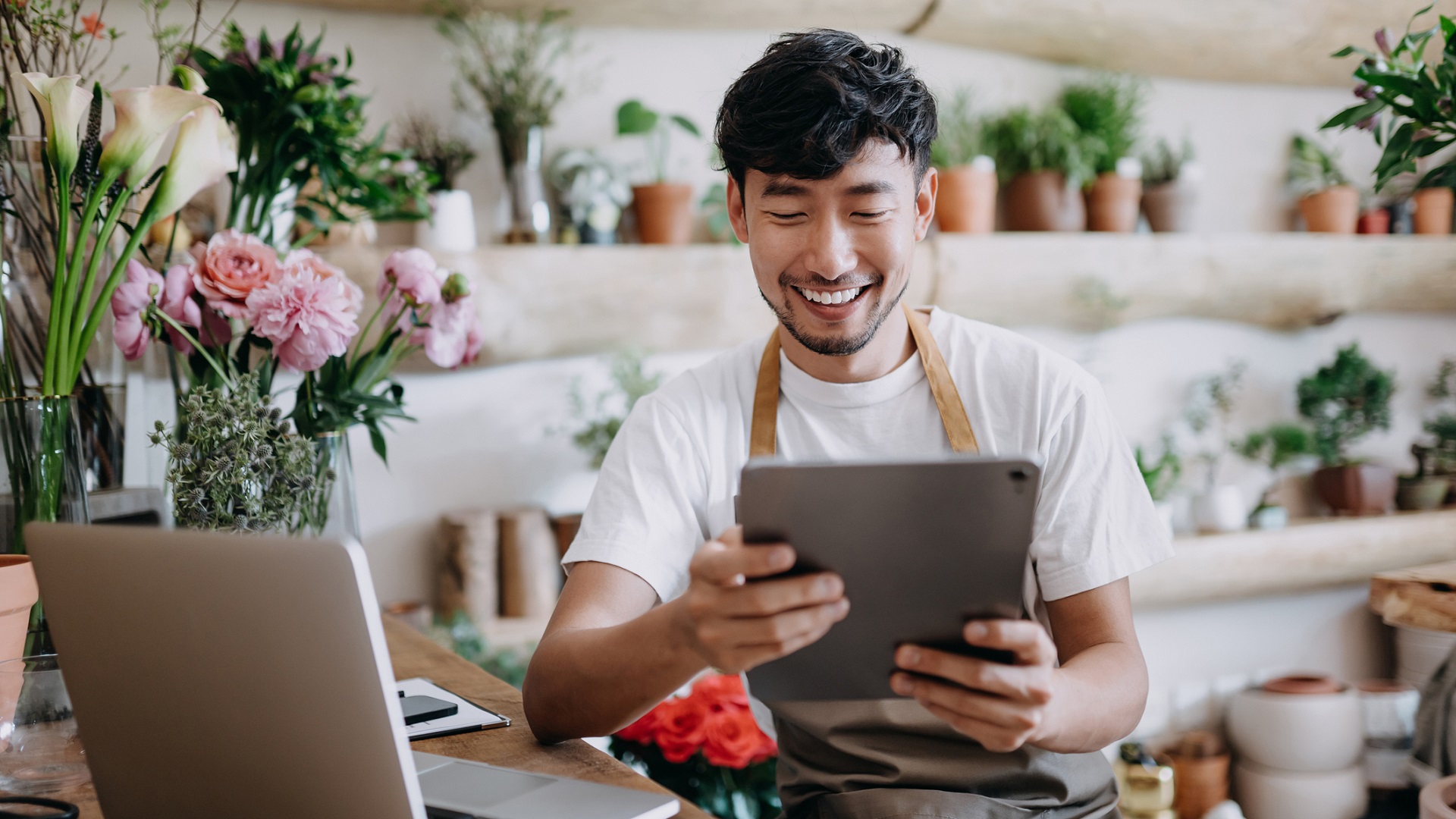 22 Ways to Be a Little Bit Happier Every Day in 2022